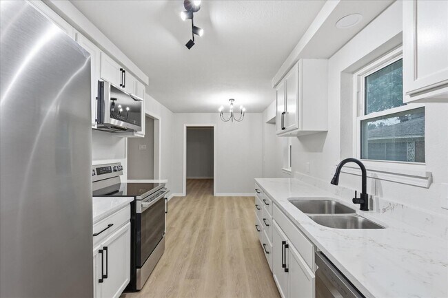 Building Photo - 5719 Enchanted Ln