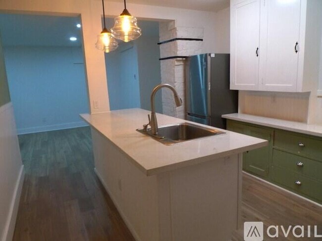 Building Photo - 4523 SW Stevens St