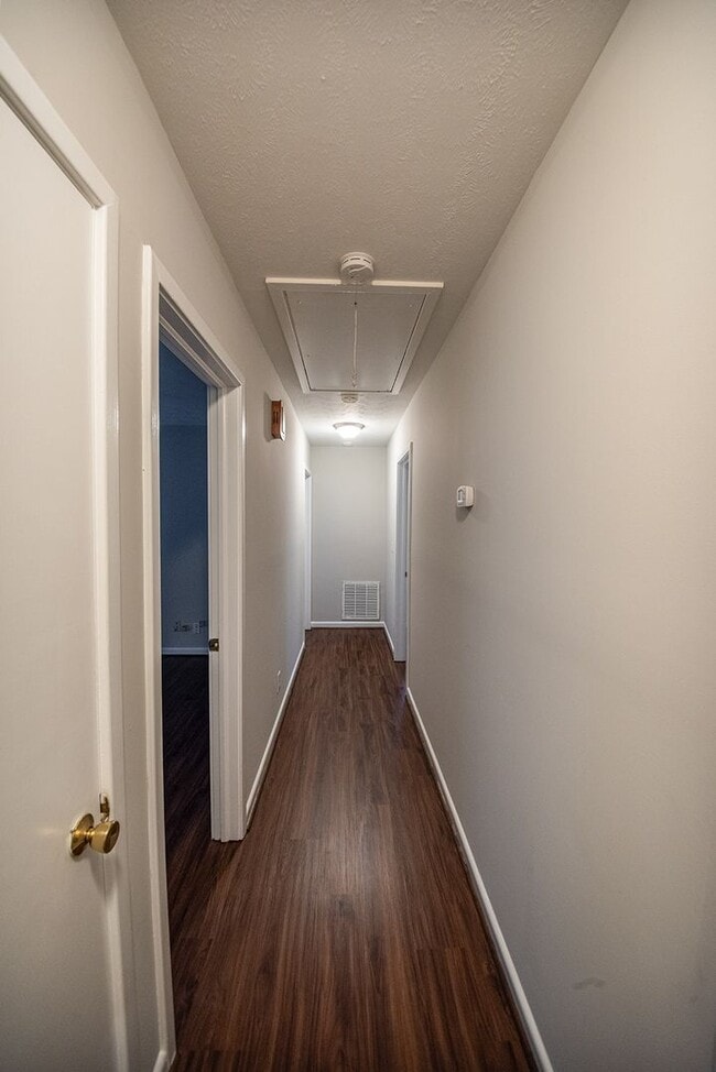 Building Photo - Beautiful home available today!