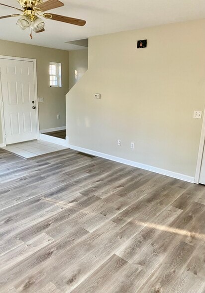 Living room - 3 Frankie Ln