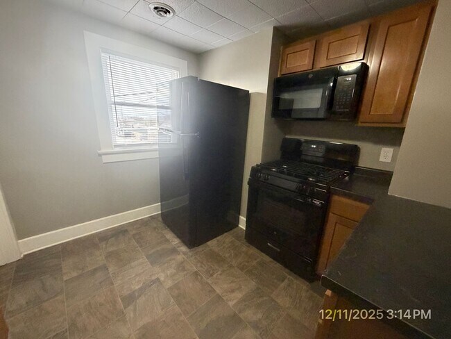 Building Photo - 2311 California Ave