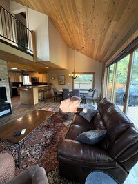 Building Photo - 231 E Rabbit Ct