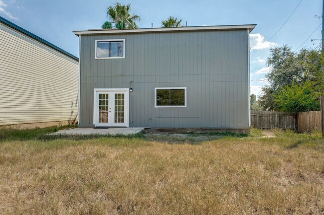 Building Photo - 3-BEDROOM HOME IN CANDLEWOOD PARK