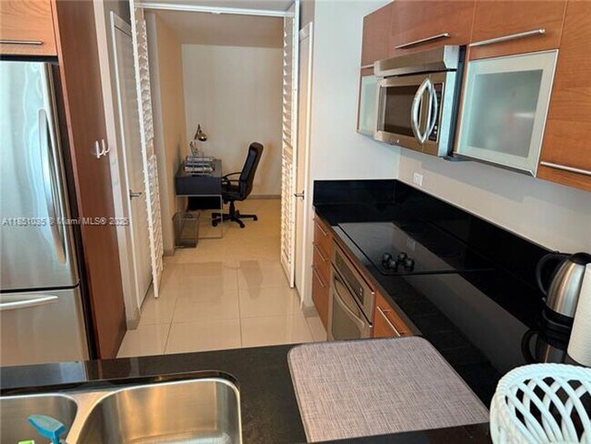 Building Photo - 253 NE 2nd St