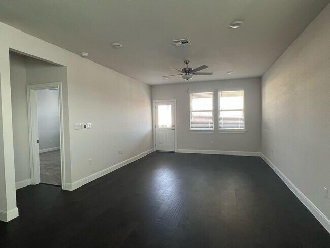 Building Photo - 15501 Ellinger Dr