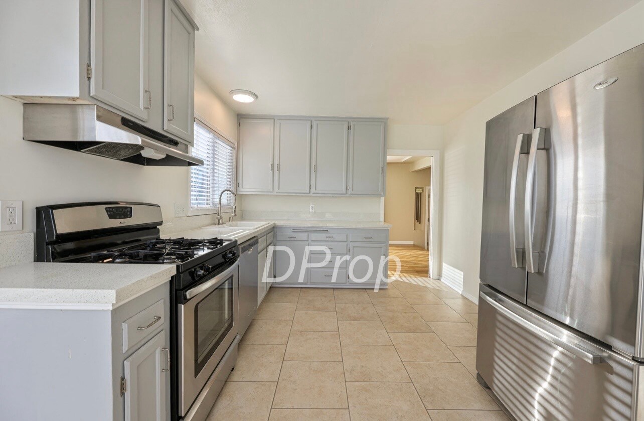 Building Photo - 3281 Vista Avenue