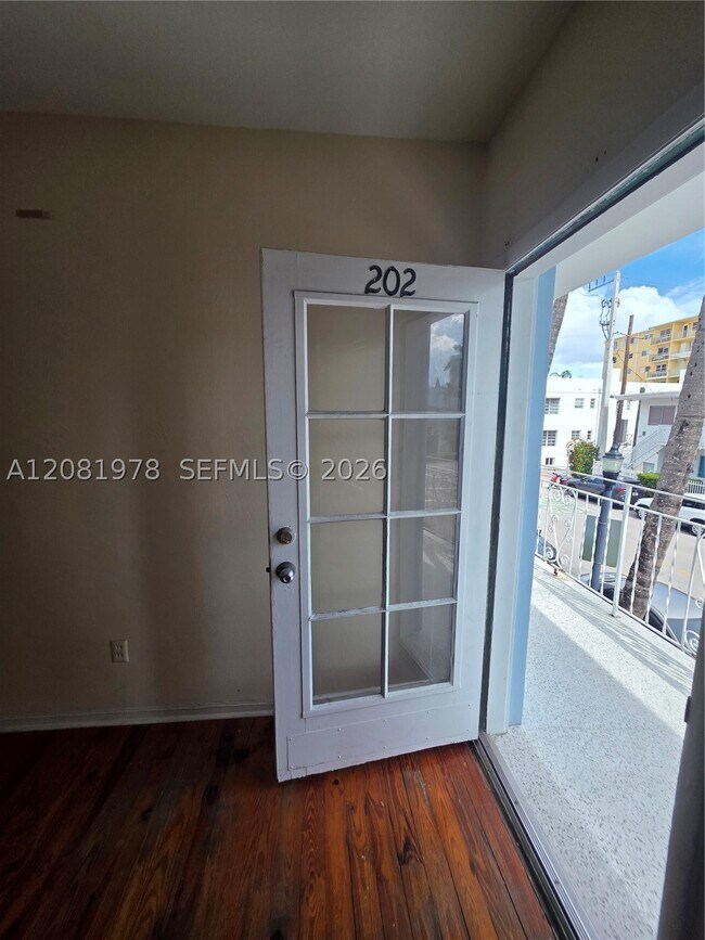Building Photo - 635 8th St