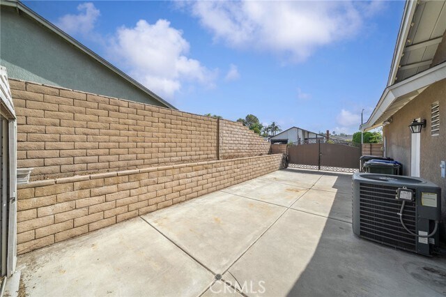 Building Photo - 1455 N 13th Ave