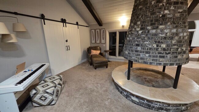 Building Photo - 9500 Fox Valley Dr