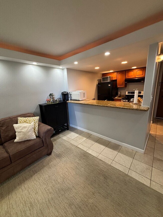 Building Photo - Fully Furnished One Bedroom Rental In Aiea