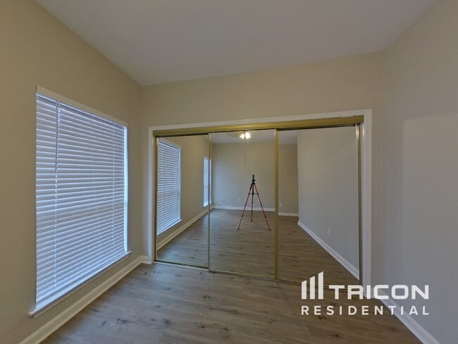 Building Photo - 3000 Everest Dr
