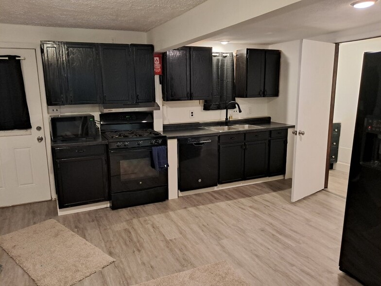 Building Photo - 3561 Brandau Dr NE