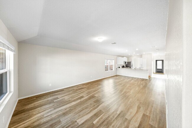 Building Photo - 3-Bed, 2-Bath Sanctuary Where Comfort Meets Charm