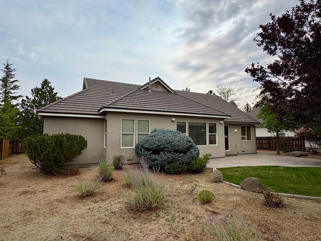 Building Photo - Beautiful Home in ArrowCreek!
