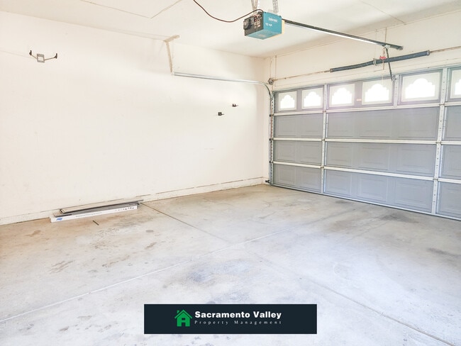 Building Photo - 1901 Yarnell Way