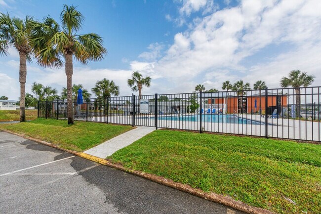 Building Photo - 4000 Gulf Terrace Dr