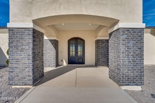 Building Photo - 22926 W La Mirada Dr