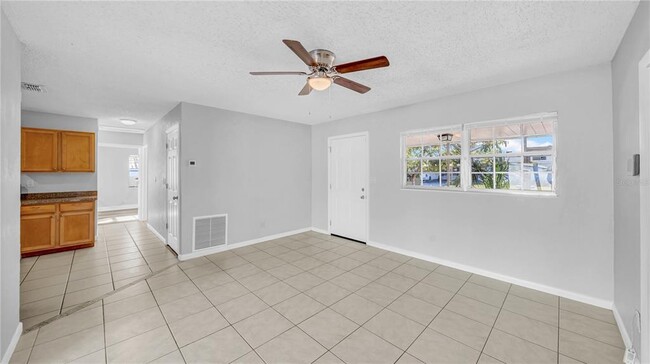 Building Photo - 7515 17th Ln N