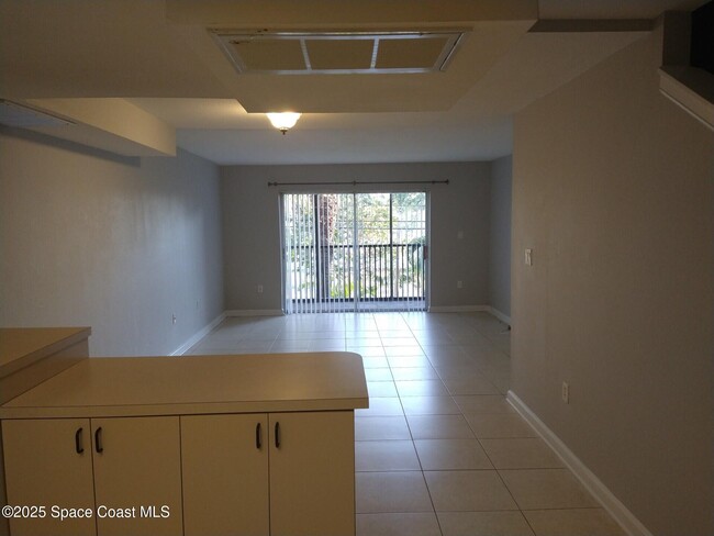 Building Photo - 1020 Pine Tree Dr