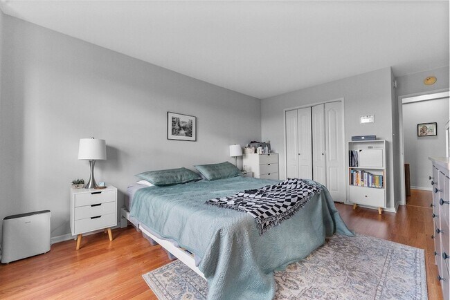 Building Photo - 225 St Pauls Ave