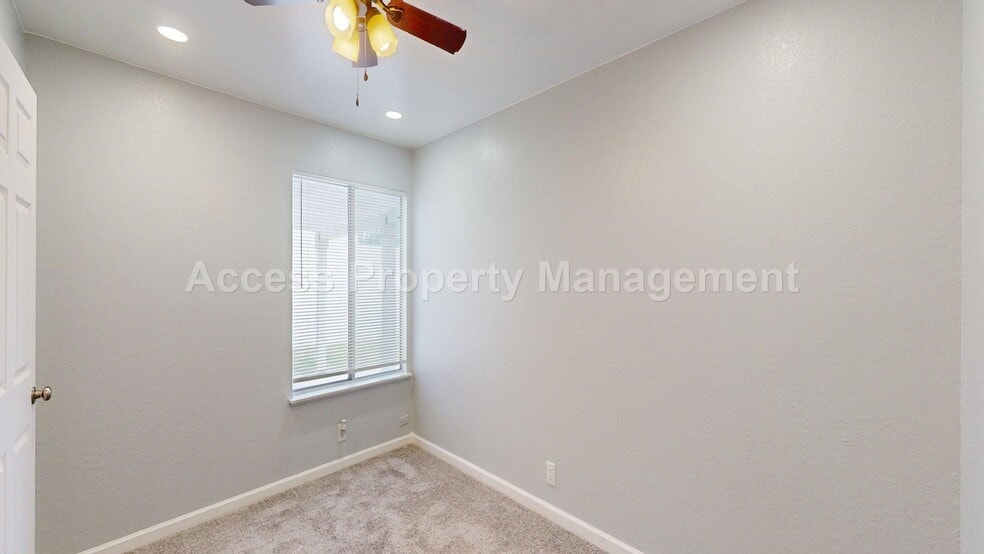 Building Photo - 3728 Terneuzen Ave