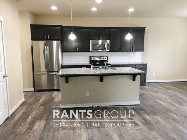 Building Photo - Spacious and Bright 4-bed, 2.5-bath home in The Preserve Available mid-April!