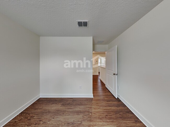 Building Photo - 5834 Hampton Creek Rd