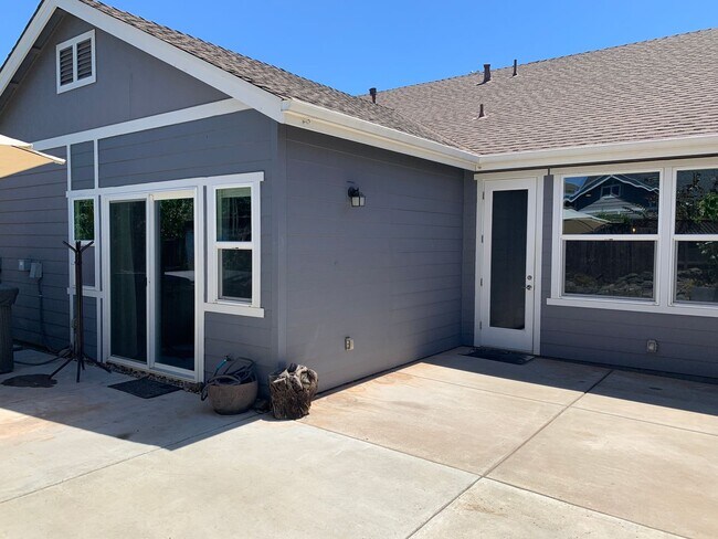 Building Photo - WOULD YOU LIKE TO CONTROL YOUR PG&E BILL AS A RENTER? MOVE-IN SPECIAL- $400 OFF OF THE 1ST MONTHS...