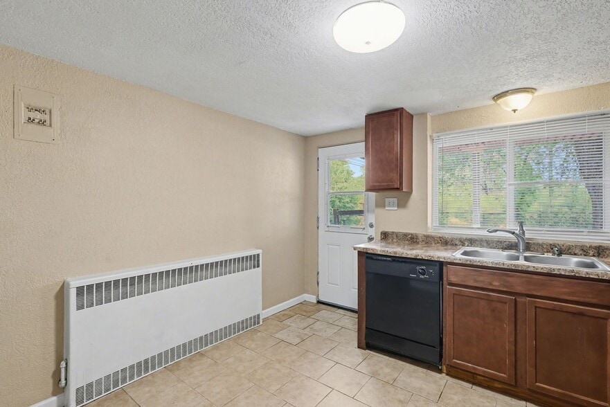 Building Photo - 1117 Cooper Ave