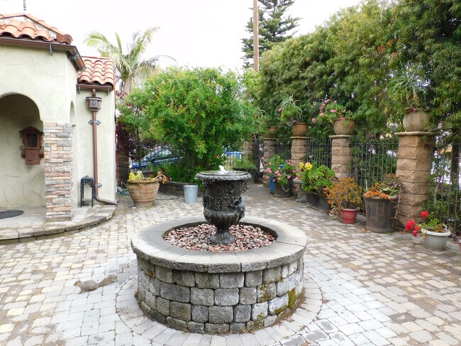 Building Photo - 56 La Venezia Ct