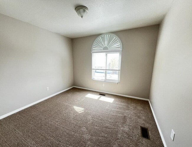 Building Photo - 676 E 3300 N