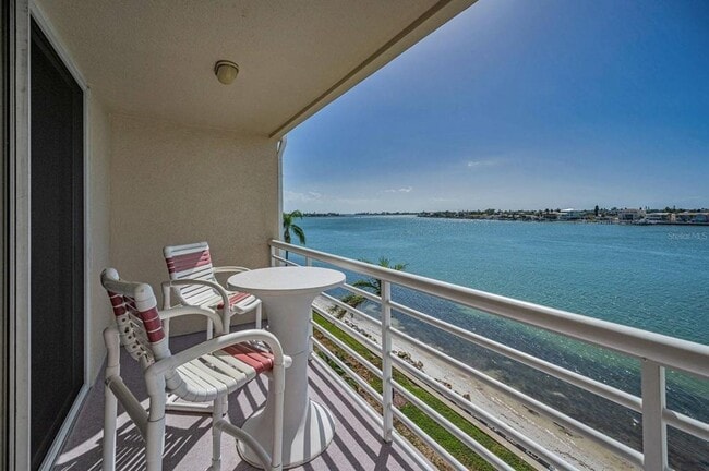 Building Photo - 6085 Bahia Del Mar Cir N