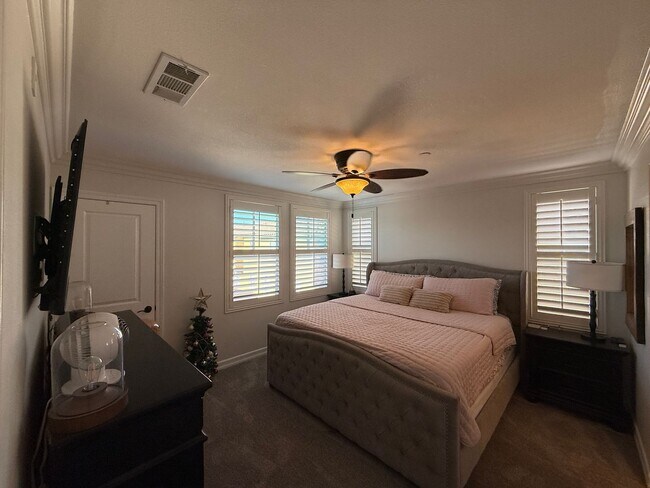 Building Photo - Tri-level 3-bedroom 3-bathroom townhouse located in Chula Vista, CA