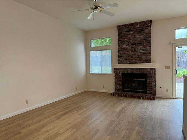 Building Photo - 1422 Lorimer Way