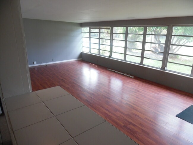 Building Photo - 1900 NE 157th Ter