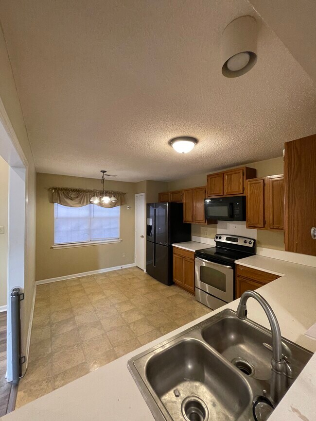 Building Photo - 8601 Findon Pl