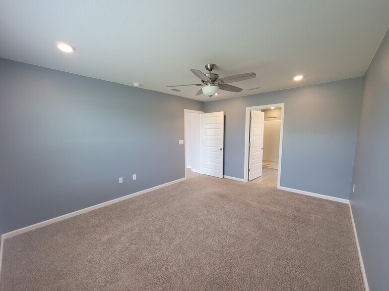 Building Photo - 6585 Slabinski Ln