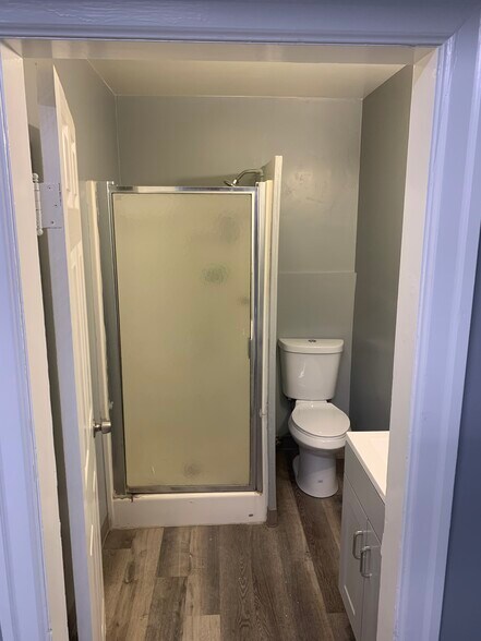 Bath 2 - 802 N 8th Ave