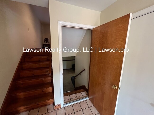 Building Photo - 2217 Jefferson St SW