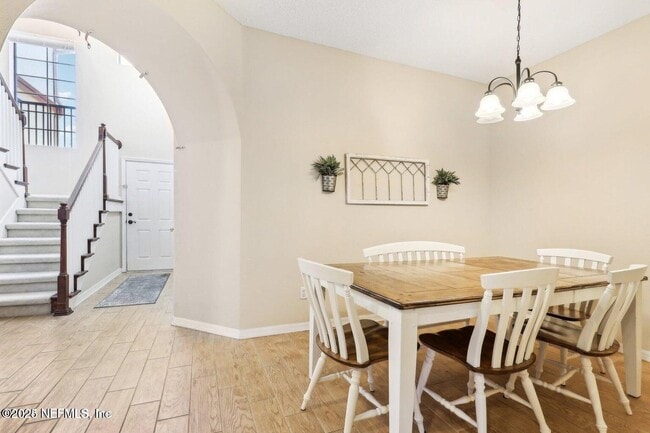 Building Photo - 604 Briar Way Ln