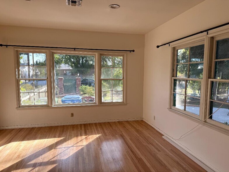 Building Photo - 7429 Hesperia Ave