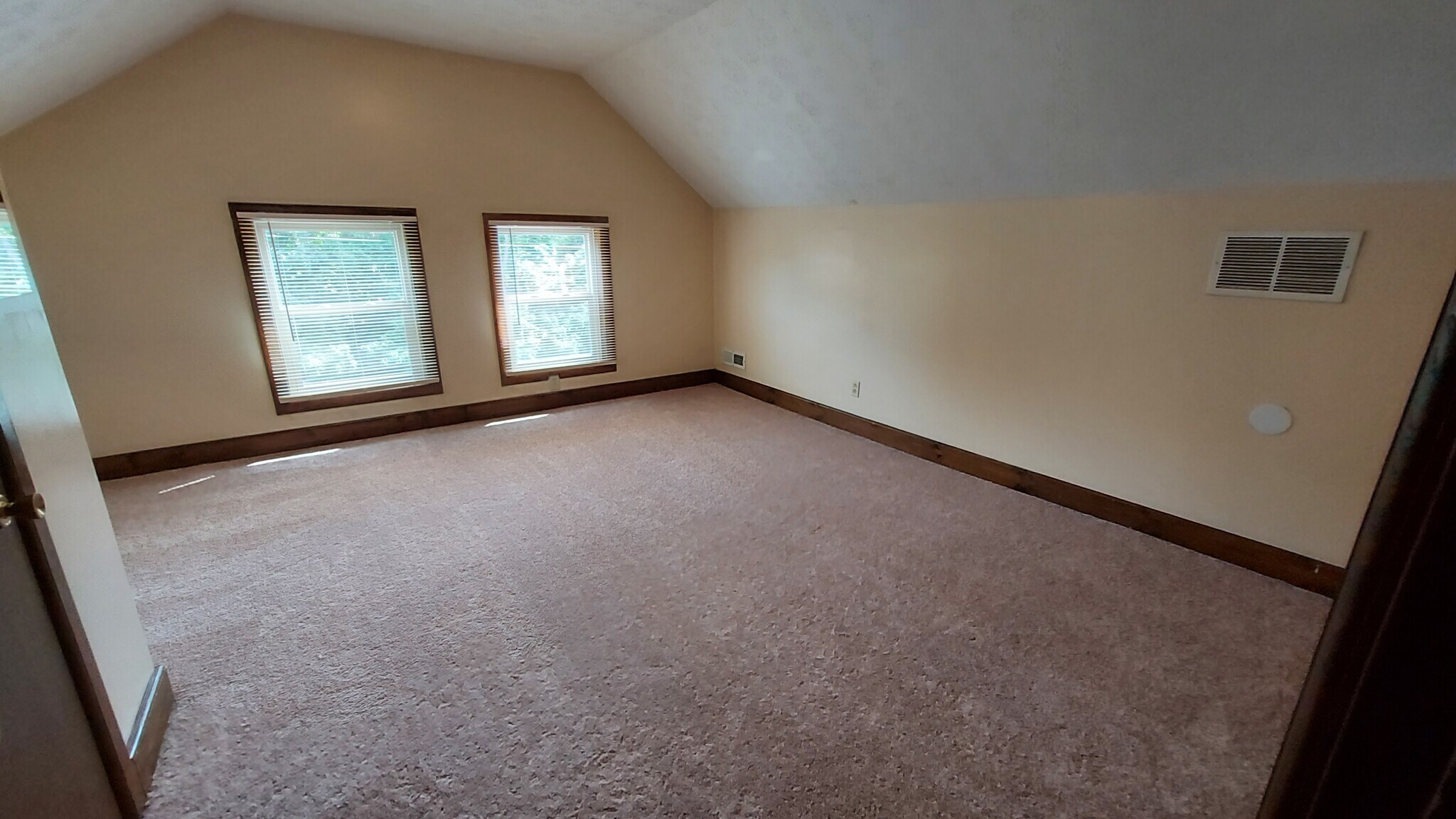 Building Photo - 404 King Ave