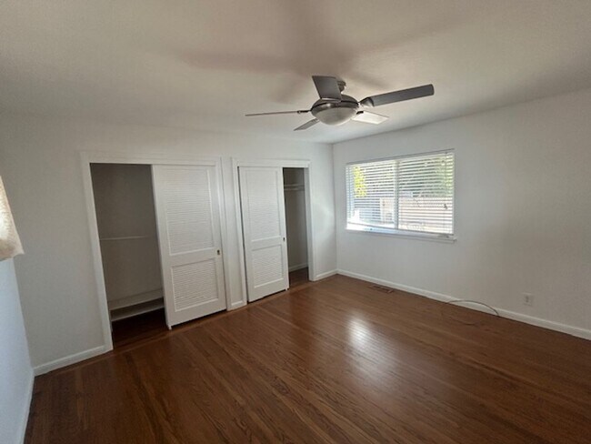 Building Photo - Simply a fabulous Hillsdale neighborhood f...