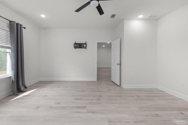 Building Photo - 7814 Burnside Lp