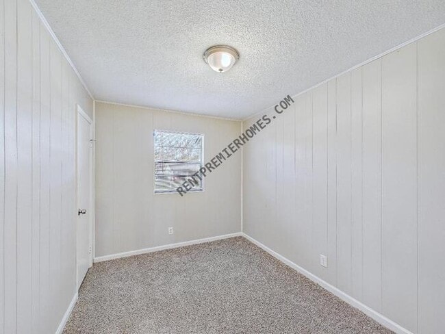 Building Photo - 6921 Knollwood Rd