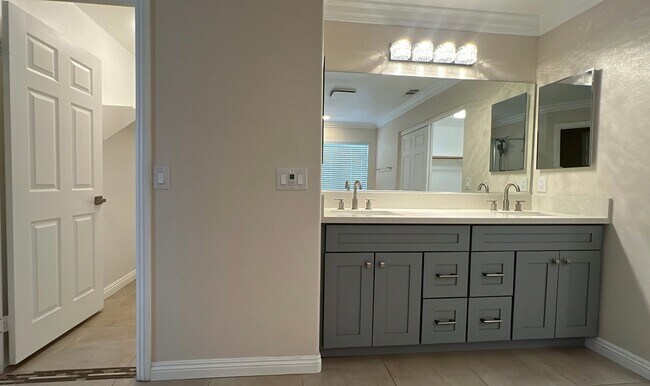 Building Photo - Beautiful West Lancaster Home