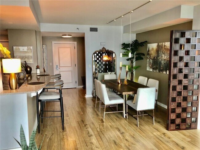 Building Photo - 3338 Peachtree Rd NE