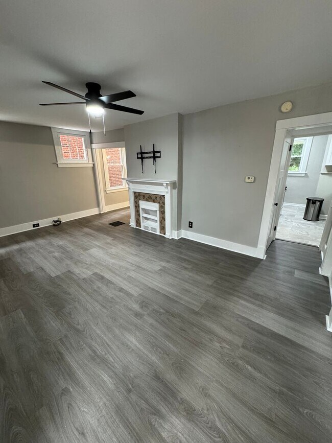 Building Photo - 3 Bedroom 1.5 Bath in Dormont!