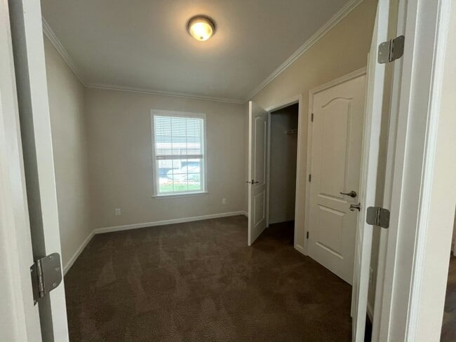 Building Photo - 115 Poinsettia Dr