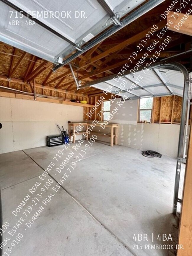 Building Photo - 715 Pembrook Dr